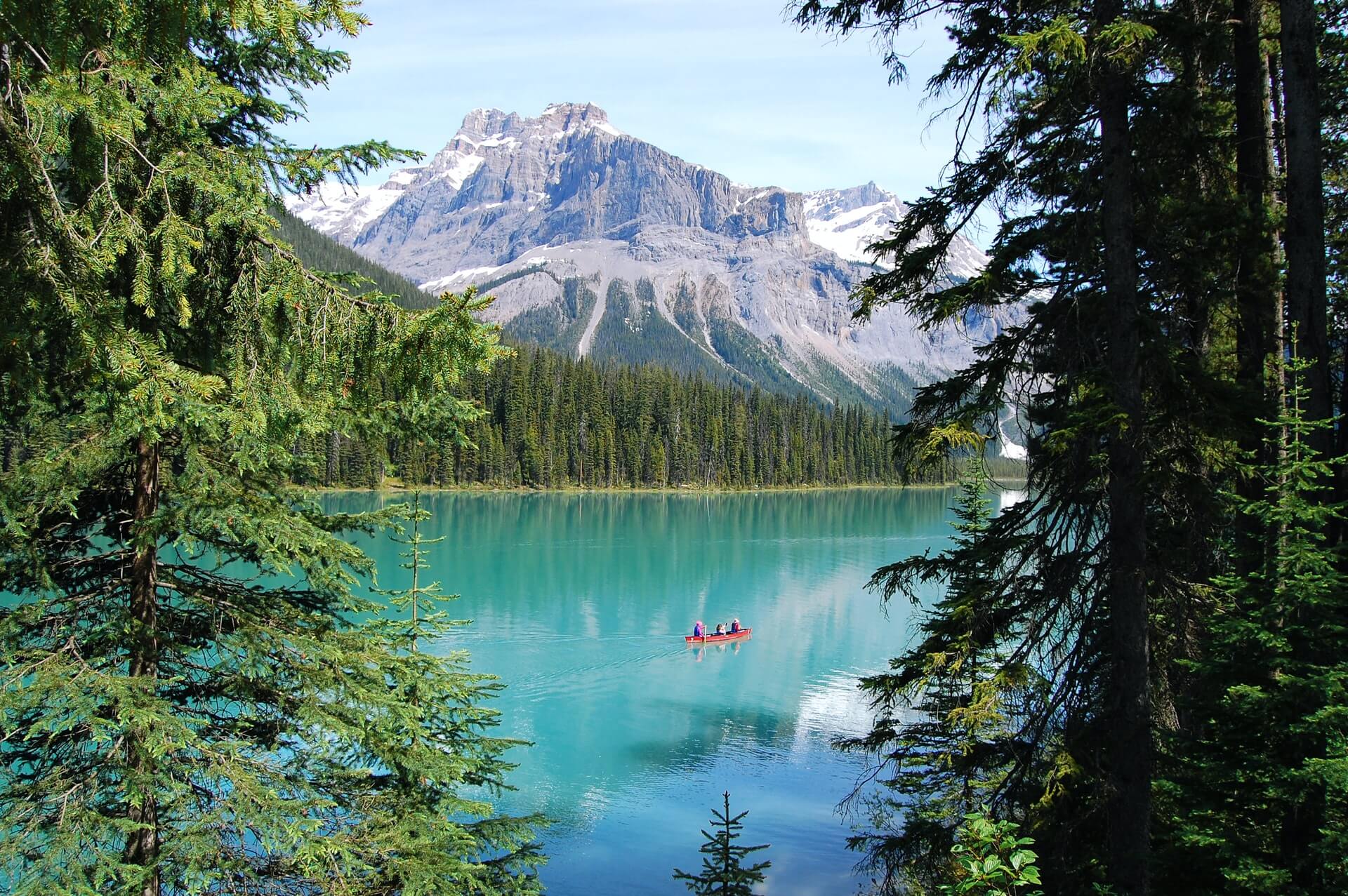 Outdoor-Emerald-Lake-Canada-Alberta